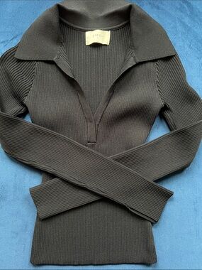 DISSH Black Ribbed V Long Sleeve Top